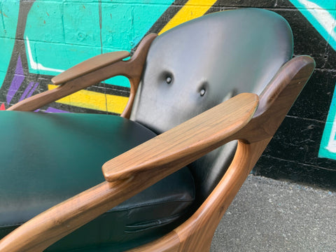 Adrian Pearsall Style Sculptural Lounge Chair Adrian Pearsall Style Sculptural Lounge Chair