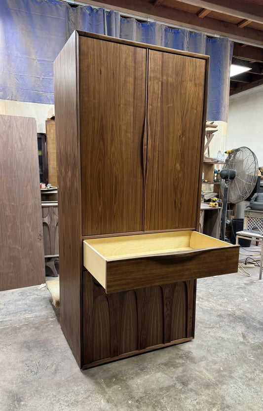 32" Brasilia Tall Linen Cabinet