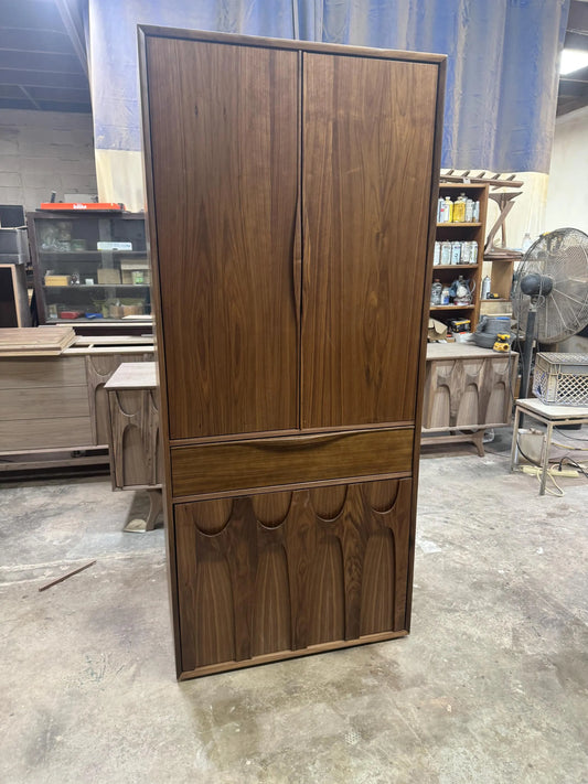 32" Brasilia Tall Linen Cabinet
