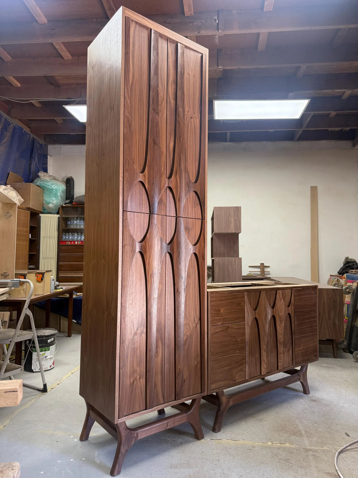 24" Brasilia Walnut Linen Cabinet