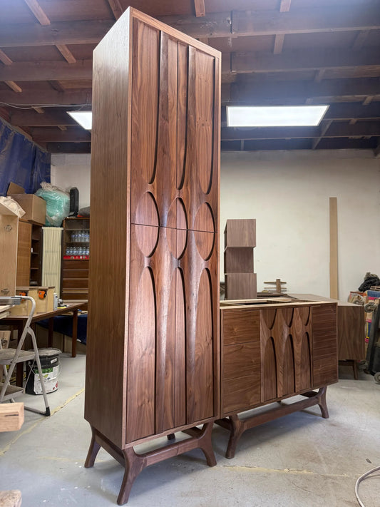 24" Brasilia Walnut Linen Cabinet